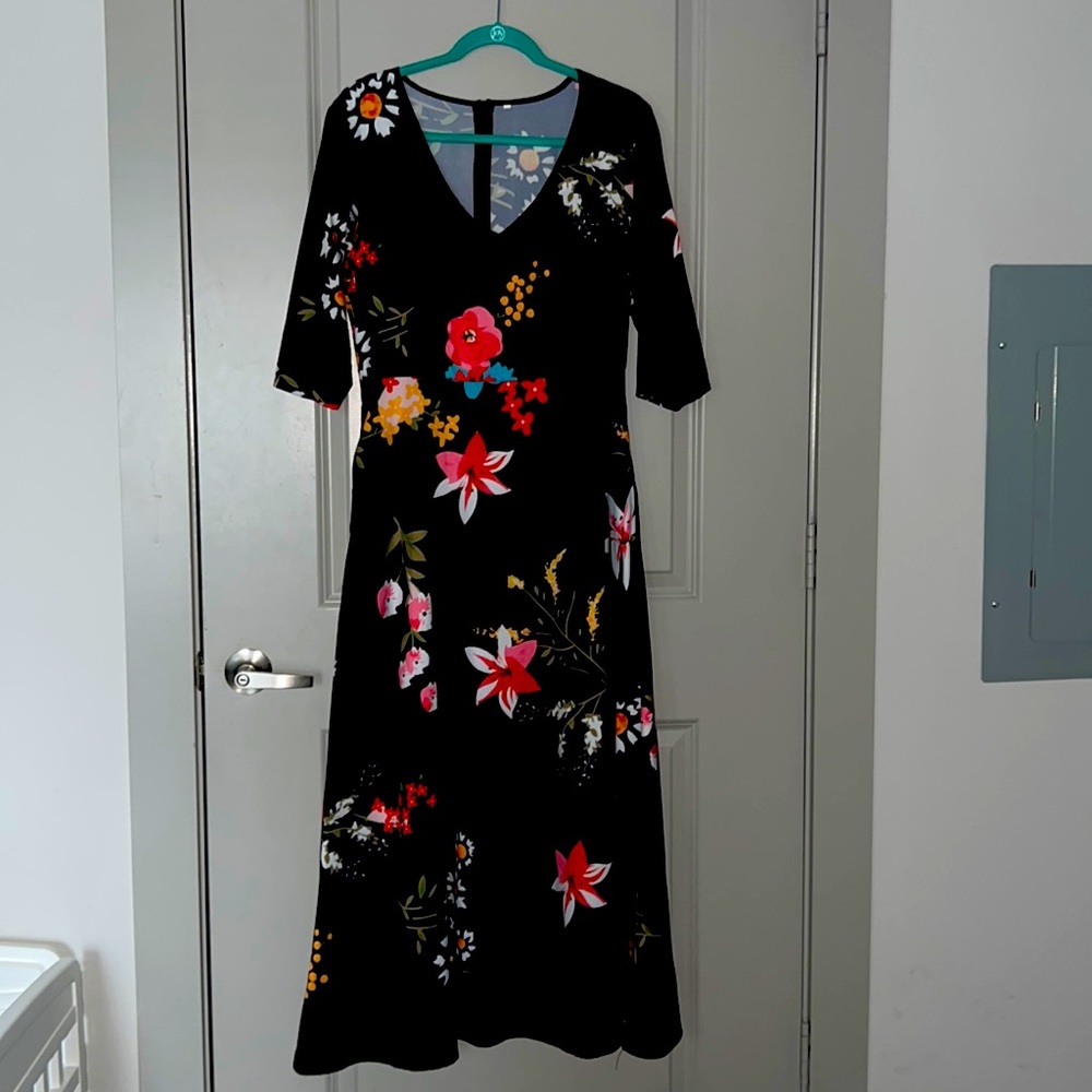 V-Neck Maxi Dress w/pockets